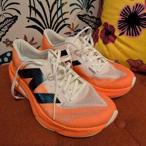 Women's New Balance FuelCell Rebel v4, Hot Mango/Angora/Black Size 10